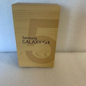 Samsung Galaxy S5 Packaging in Tan
